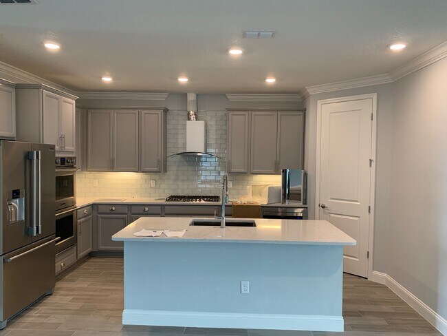 Building Photo - 229 Waterline Dr
