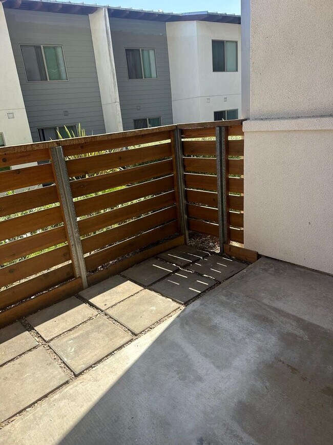 Building Photo - 1 BR 1 BA Condo in Encinitas, Gated Comple...