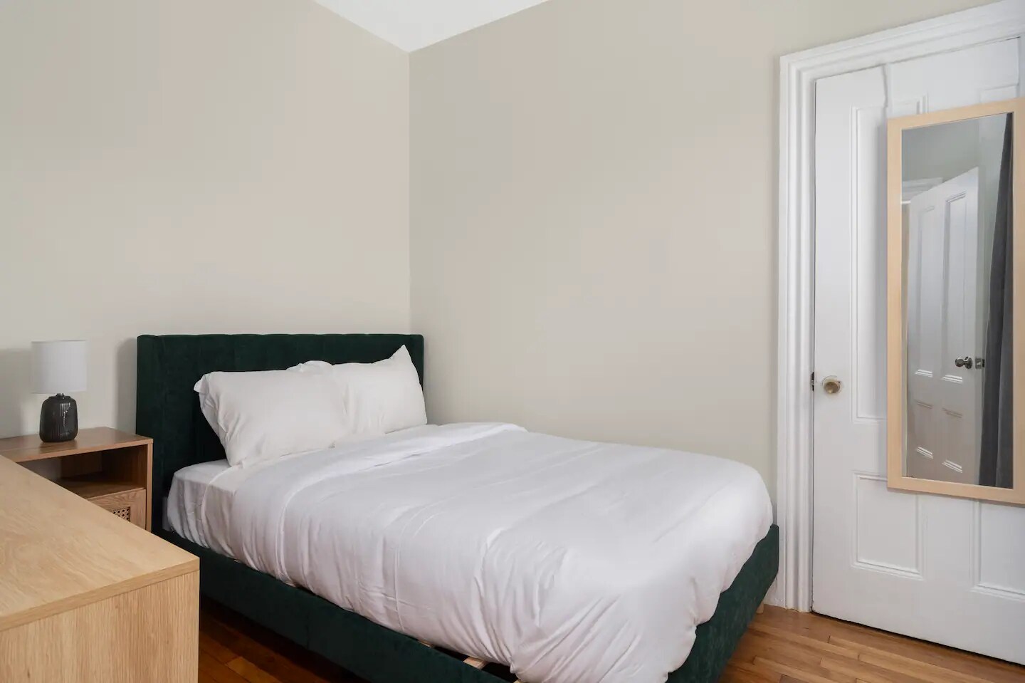 Building Photo - 87 Vernon St