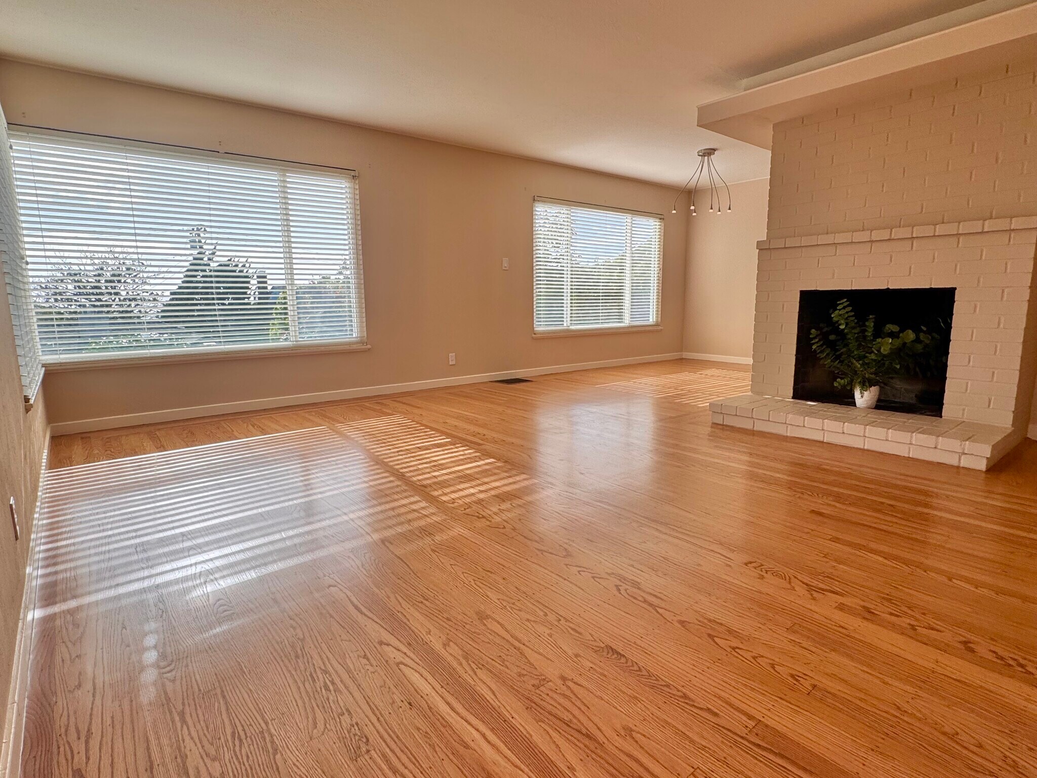 Building Photo - 2403 Mira Vista Dr