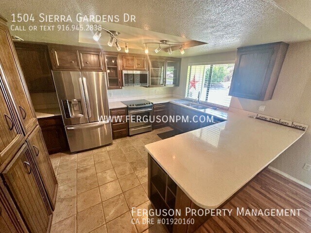 Building Photo - 1504 Sierra Gardens Dr