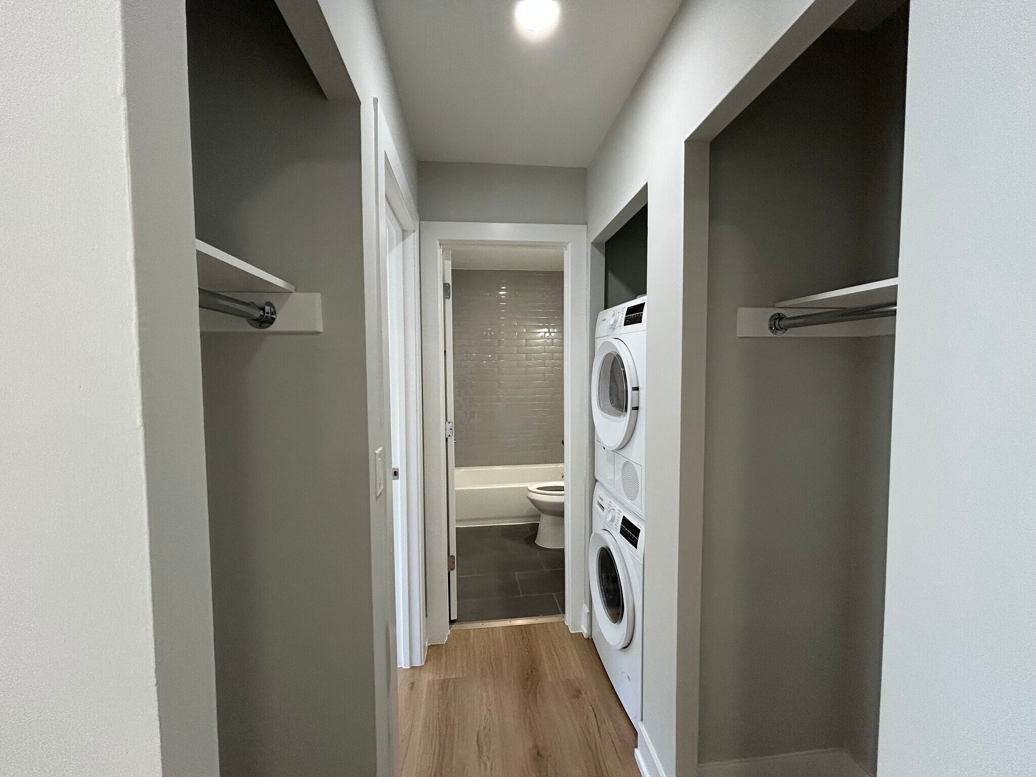 Building Photo - 540 W Aldine Ave