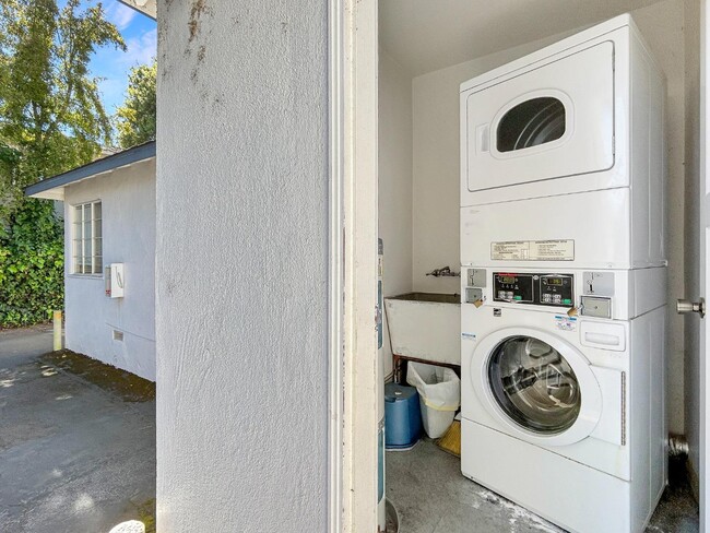 Building Photo - 1300 Hoover St