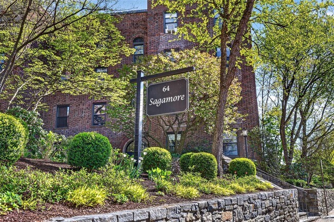 Building Photo - 64 Sagamore Rd