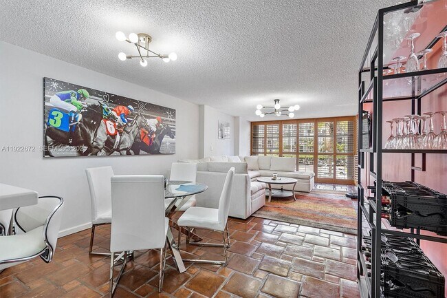 Building Photo - 600 Parkview Dr