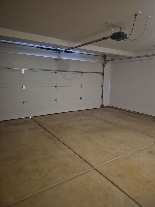 Building Photo - 4051 Cerro Wy