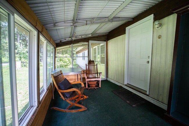 Building Photo - 368 N Rd