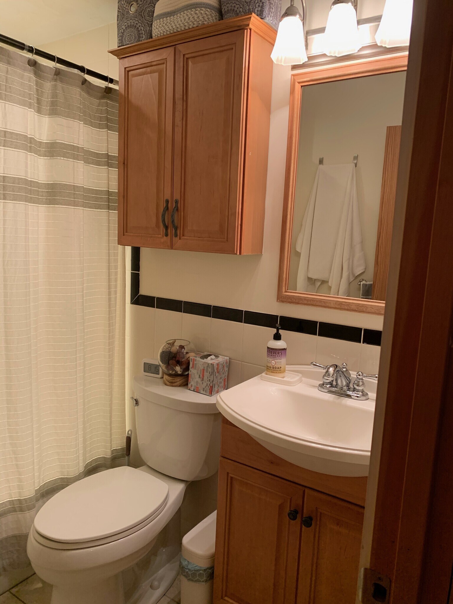 Building Photo - 19 Phillips St