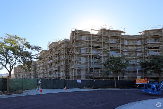 Building Photo - Versa