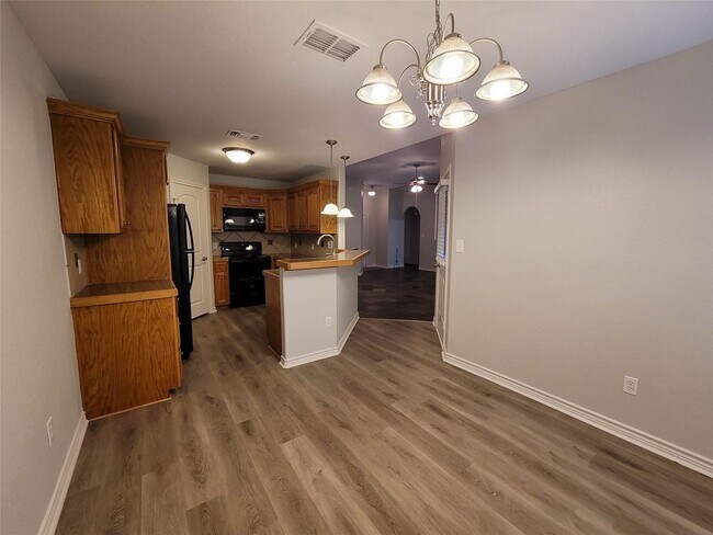 Building Photo - 3 BR/2BA | Single Family Home with large lot | 2-Car Garage | Large fenced backyard