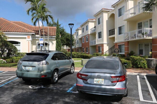 Building Photo - 9825 Baywinds Blvd