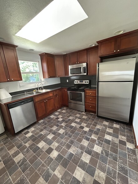 Building Photo - 9836 Whitman Ave SW