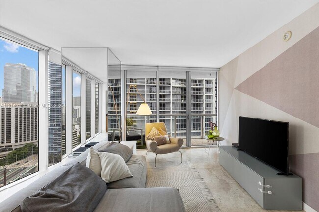 Building Photo - 495 Brickell Ave