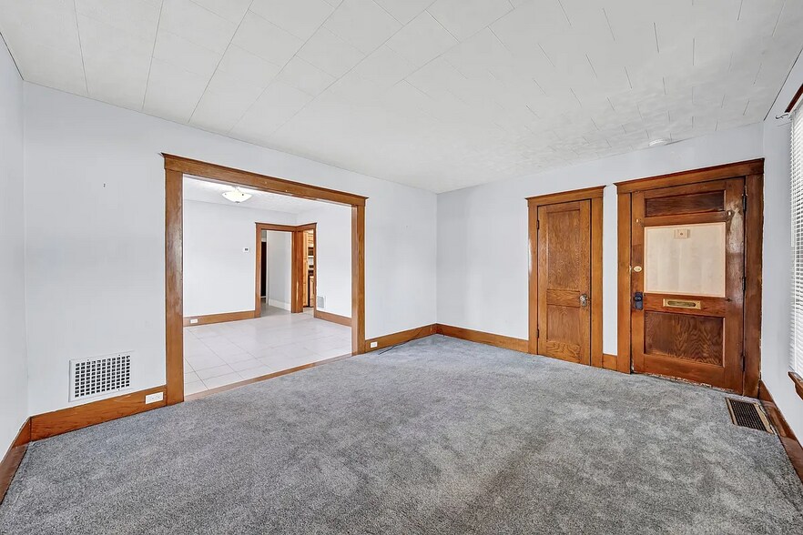 Building Photo - 238 Crestwood Ave