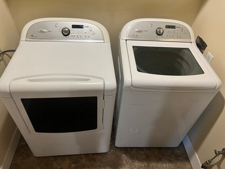 Building Photo - 33 E Lacrosse Ave