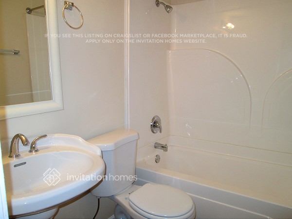 Building Photo - 822 Bradley Ave