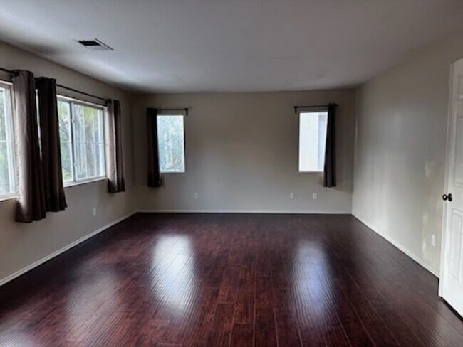 Building Photo - RARE 5 BEDROOMS in the BRIARWOOD Neighborh...