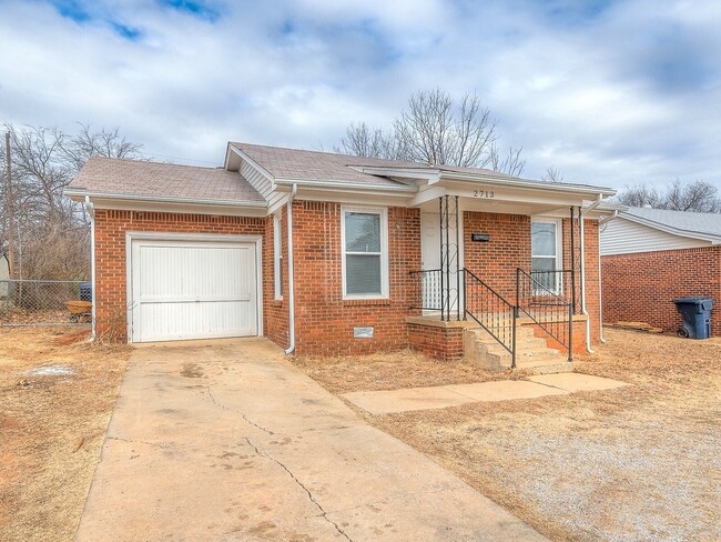 Building Photo - Charming 2 Bed Bungalow in the heart of OKC.