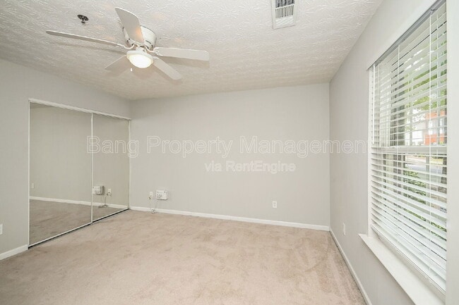 Building Photo - 212 Village Square Dr