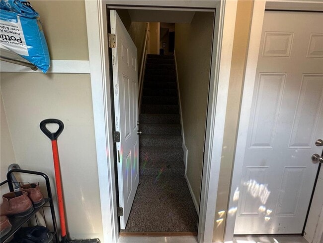 Building Photo - 613 3rd St SW