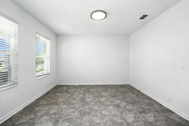 Building Photo - 4 Bed / 2.5 Bath Home – Available Septembe...