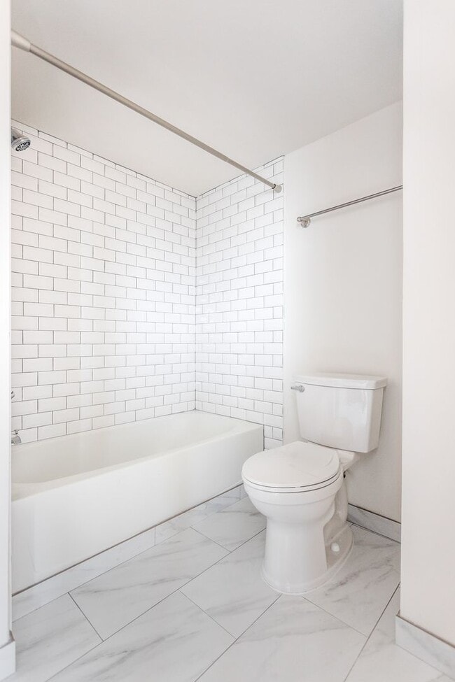 Building Photo - Loft Style One Bed