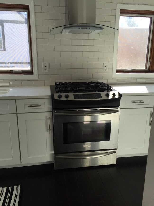 Building Photo - 127 Hyers St