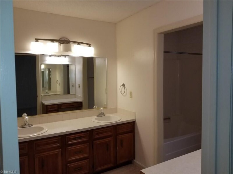 Building Photo - 601 Aspen Pl