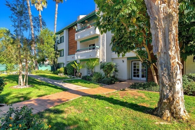 Building Photo - 5525 Shasta Ln