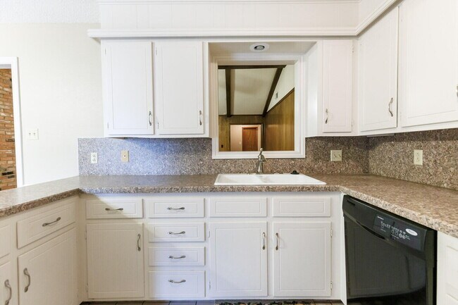 Building Photo - 3406 65th Dr