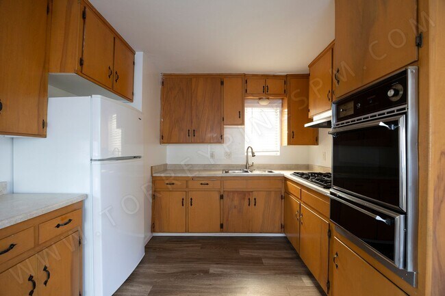 Building Photo - OPEN HOUSE: 11/29 1:30-2:30PM ~ Pacific Beach 2BR Townhome w/ Parking!