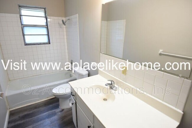 Building Photo - 1725 N 76th Terrace