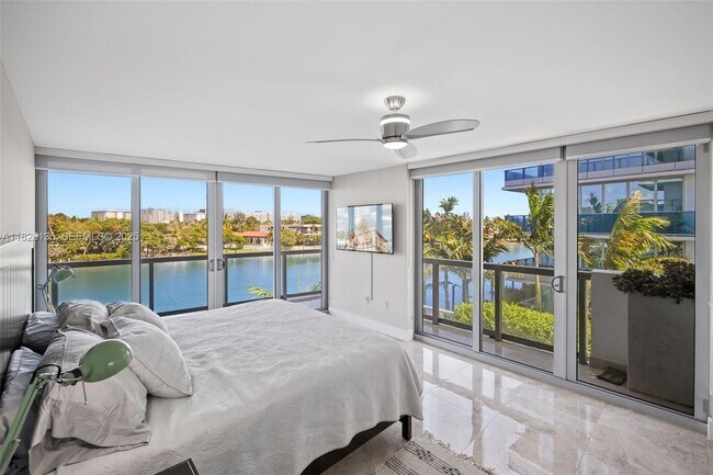 Building Photo - 9261 E Bay Harbor Dr