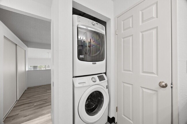 Building Photo - Charming Auburn Townhouse: 2-Bed, 1.5-Bath Gem with 1025 Sq. Ft. of Modern Living! Note 2nd bedro...