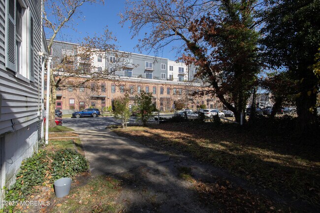 Building Photo - 1014 2nd Ave