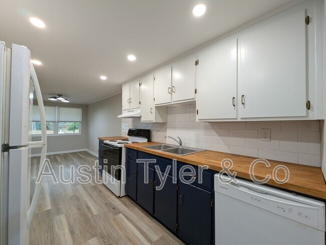 Building Photo - 2984A Smith St