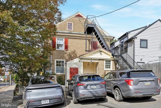 Building Photo - 21 S Clinton St