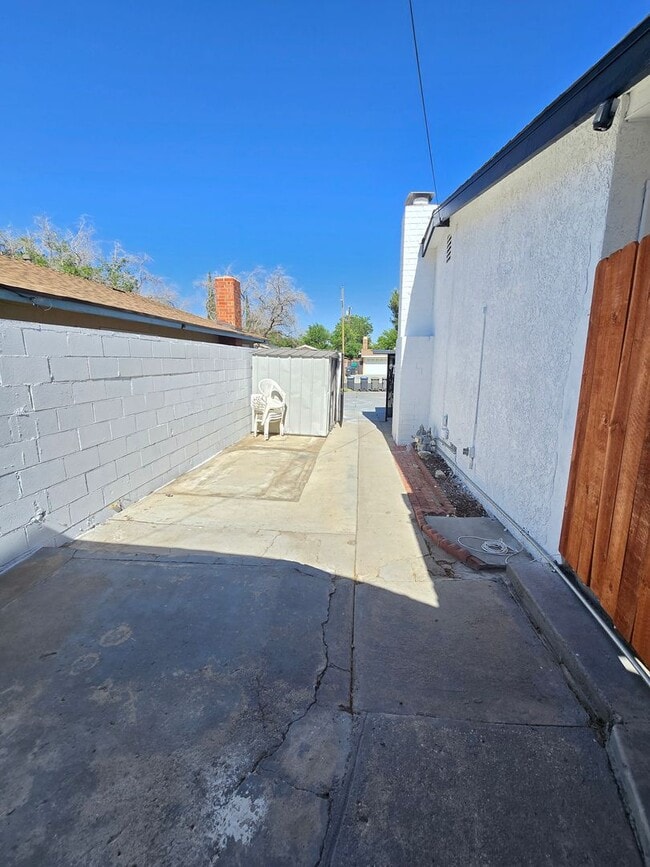 Building Photo - 44221 4th St E