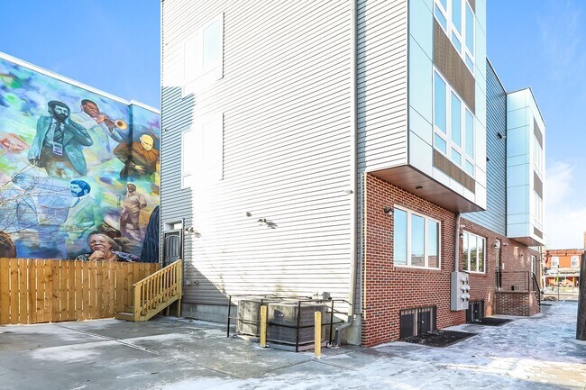 Building Photo - 953 Belmont Ave