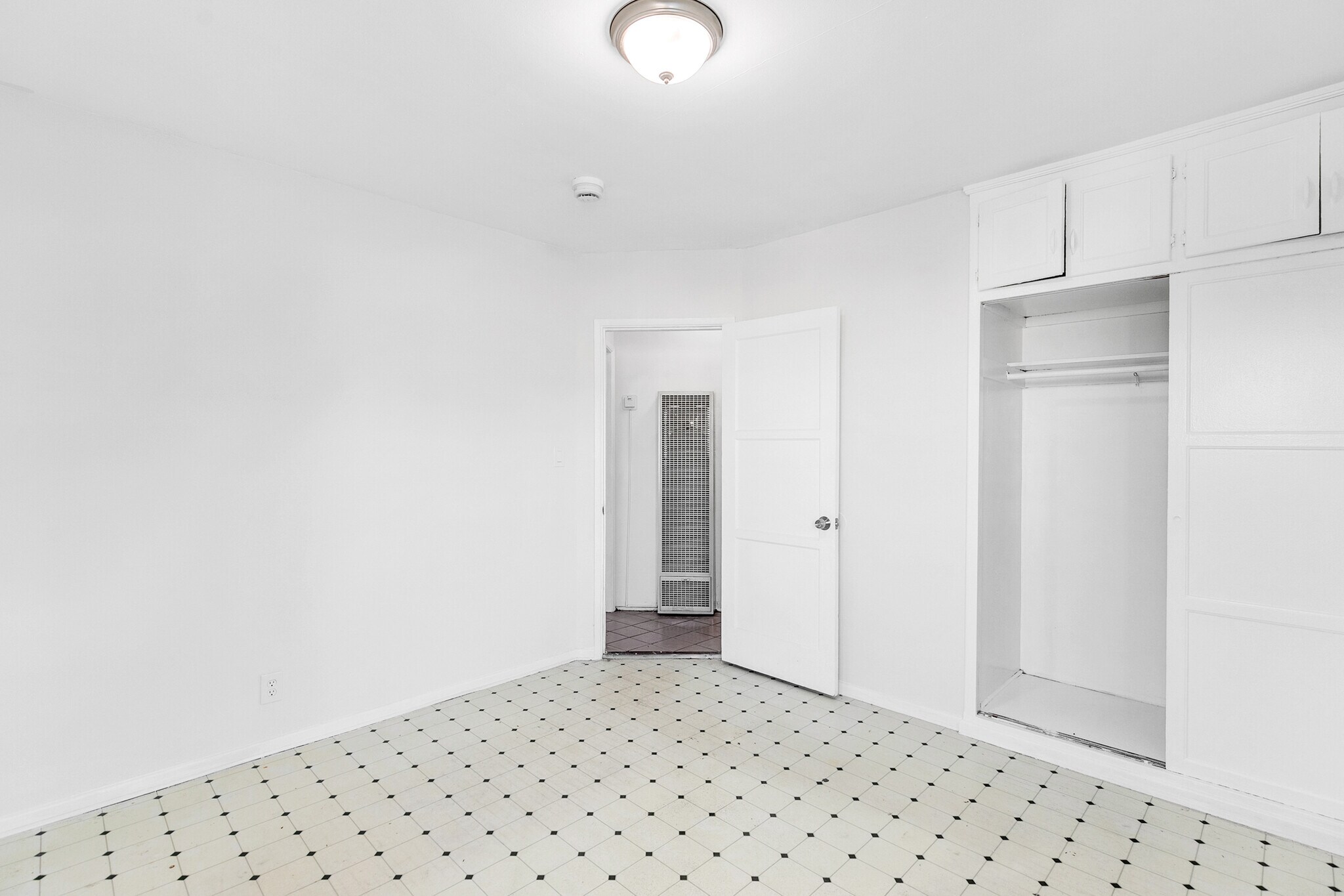 Building Photo - 725 Spence St