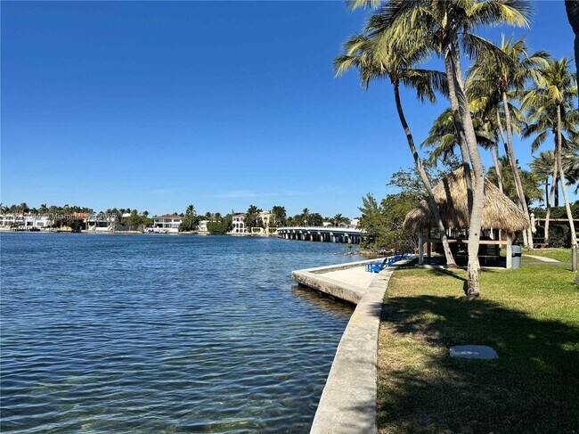 Building Photo - 3 Grove Isle Dr