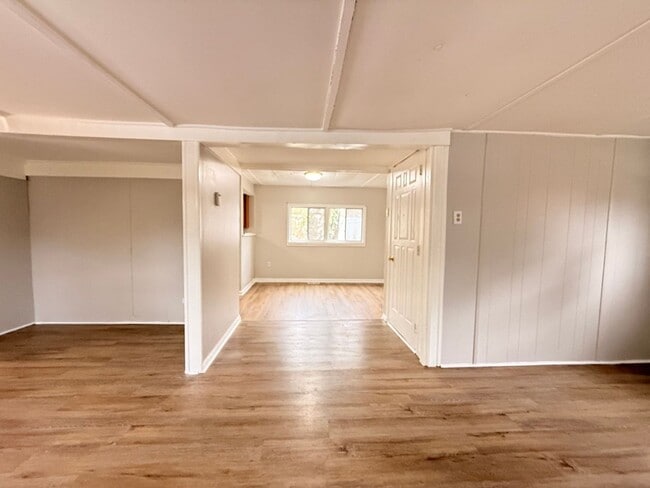 Building Photo - Updated 3 Bedroom House FOR RENT in Laurel Lakes $1550