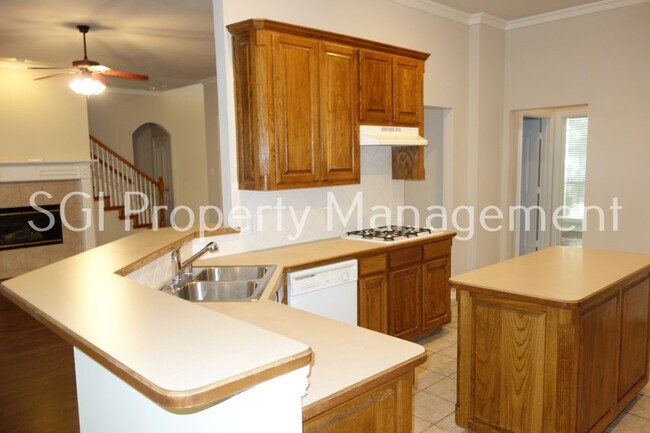 Building Photo - 6317 Day Spring Dr