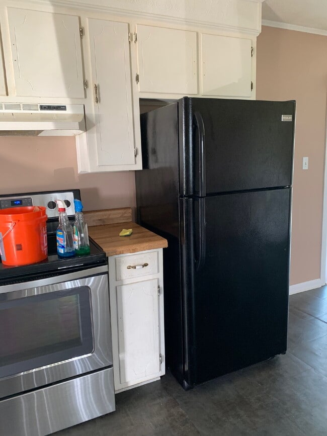 Building Photo - CUTE 3 BR, 1 BA BRICK HOME IN CONVENIENT MT OLIVE LOCATION