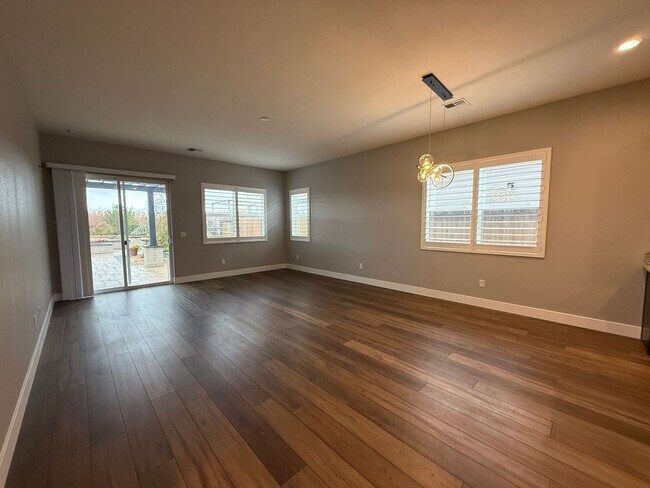 Building Photo - Beautiful single story Toll Brothers Home in The Prestiges Stonebrook Community