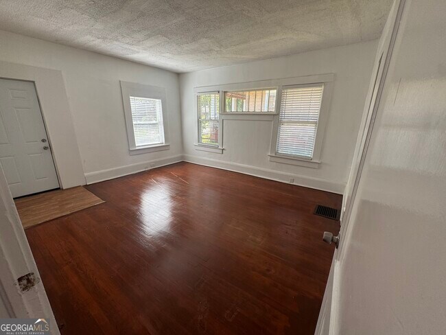 Building Photo - 415 Hopkins St SW