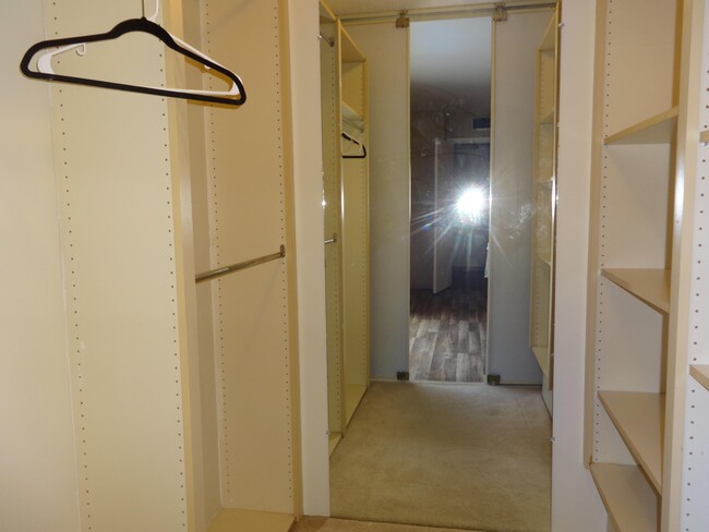 Building Photo - 2425 24th Ct