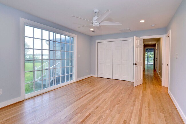 Building Photo - New Waterfront Home