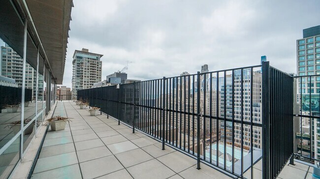 Building Photo - 201 E Chestnut St