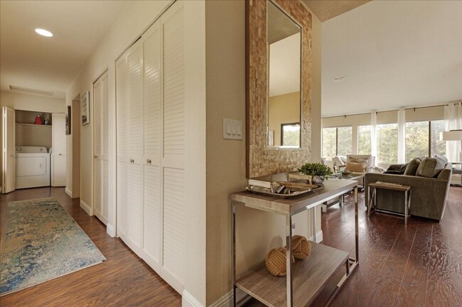 Building Photo - Charming Pebble Beach Condo - Move in Ready!